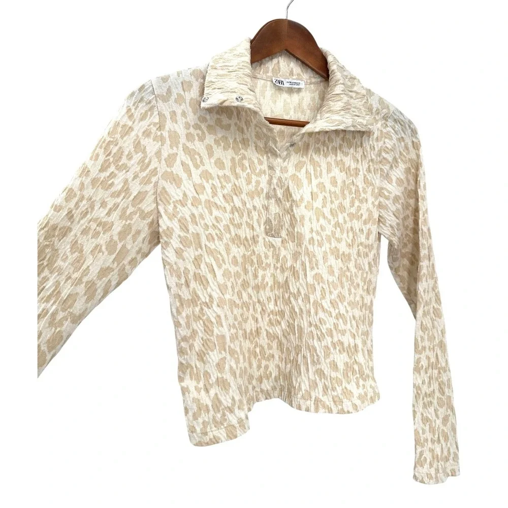 Zara Animal Print Crinkle Blouse Beige & White Long Sleeve Snap Collar Medium
